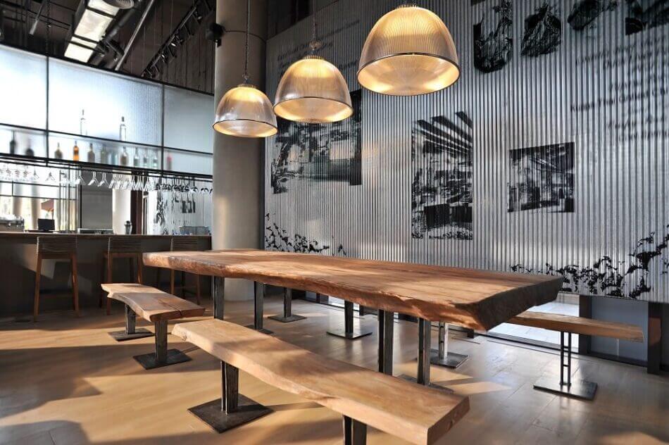 grande-table-industriel-gourpe