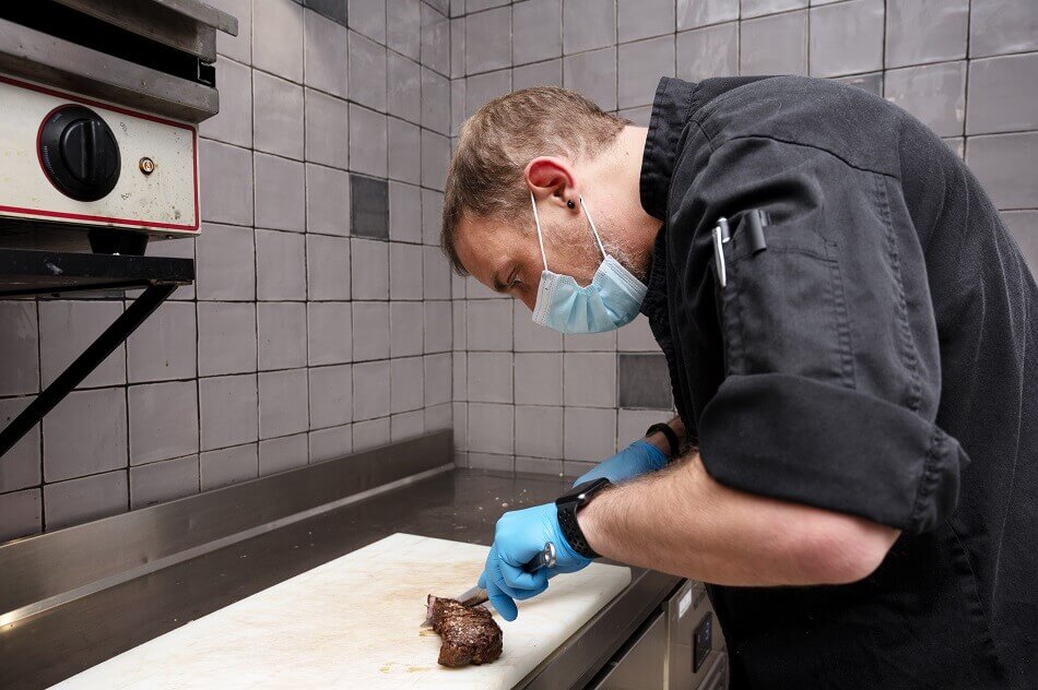 chef coupe viande